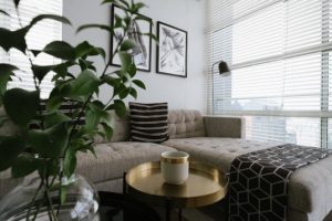 Кутовий диван – ідеальний варіант для невеликої кімнати