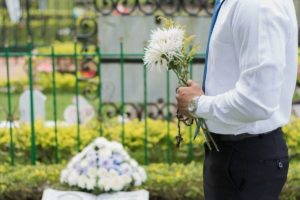 Организация похорон: чем занимаются ритуальные агенты