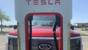 Соперник Tesla, Fisker, как новый партнер Supercharger, генеральный директор Rivian объясняет модель, стоящую за этим