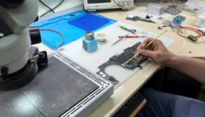 Сервісний центр DoctorFix на Оболоні: професійний ремонт техніки Apple та лазерне гравіювання клавіатури у Києві